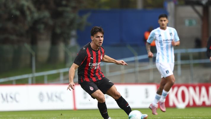 SOLBIATE ARNO, ITALY - NOVEMBER 14: Ardon Jashari of AC Milan in action during the Friendly match between AC Milan and Virtus Entella at Stadio Felice Chinetti on November 14, 2025 in Solbiate Arno, Italy. (Photo by Giuseppe Cottini/AC Milan via Getty Images) jashari-post-milan-entella-amichevole-chinetti-2-3-pulisic-fofana-allegri-serie-a