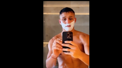 VIDEO / Via i baffi: il taglio netto dell’ex Inter Sanchez