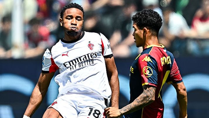 GENOA, ITALY - MAY 17: Christopher Nkunku of Milan (left) and Alexsandro Amorim of Genoa vie for the ball during the Serie A match between Genoa CFC and AC Milan at Stadio Luigi Ferraris on May 17, 2026 in Genoa, Italy. (Photo by Simone Arveda/Getty Images) Gazzetta demolisce Amorim: “La sua giocata ha ferito a morte la partita del Genoa”. Voto pesantissimo - immagine 1
