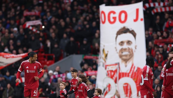 Liverpool, i figli di Diogo Jota tornano ad Anfield. Il gesto social di Tsimikas - immagine 1