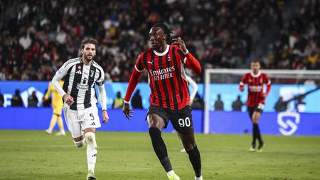 RIYADH, SAUDI ARABIA - JANUARY 03: Tammy Abraham of AC Milan in action during the Italian Super Cup Semi-Final match between AC Milan and Juventus at Al Awwal Park on January 03, 2025 in Riyadh, Saudi Arabia. (Photo by Giuseppe Cottini/AC Milan via Getty Images) abraham-juve-milan-supercoppa-semifinale