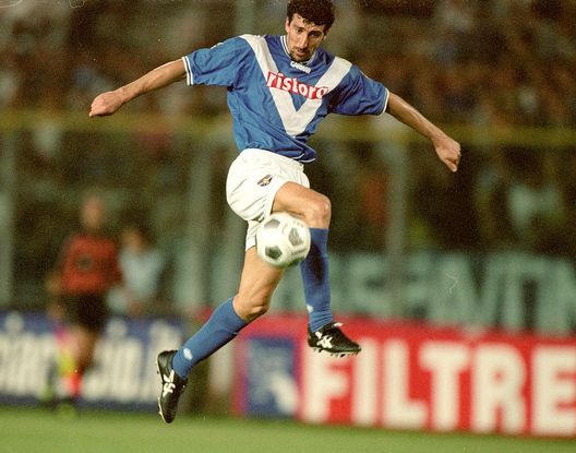 Dario Hubner, ai tempi del Brescia.Mandatory Credit: Claudio Villa /Allsport