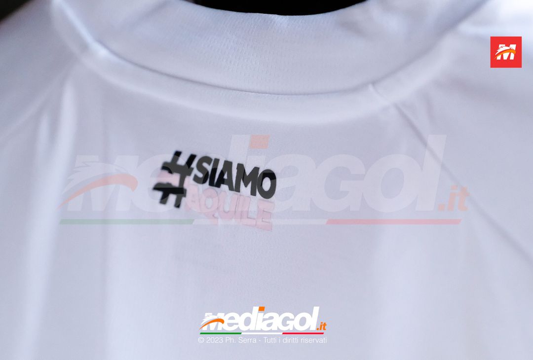 FOTO Palermo, inizia la vendita della seconda e terza maglia Puma 2023/2024 (Gallery) - immagine 11