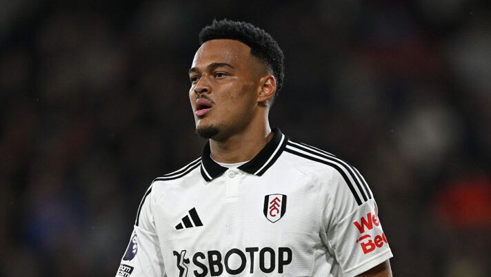 BOURNEMOUTH, ENGLAND - APRIL 14: Rodrigo Muniz of Fulham looks on during the Premier League match between AFC Bournemouth and Fulham FC at Vitality Stadium on April 14, 2025 in Bournemouth, England. (Photo by Mike Hewitt/Getty Images) Sky – Atalanta, individuato il possibile sostituto di Retegui: presto blitz in Inghilterra - immagine 1