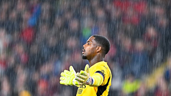 GENOA, ITALY - MAY 5: Mike Maignan of Milan reacts during the Serie A match between Genoa and AC Milan at Stadio Luigi Ferraris on May 5, 2025 in Genoa, Italy. (Photo by Simone Arveda/Getty Images)  Devil Inside