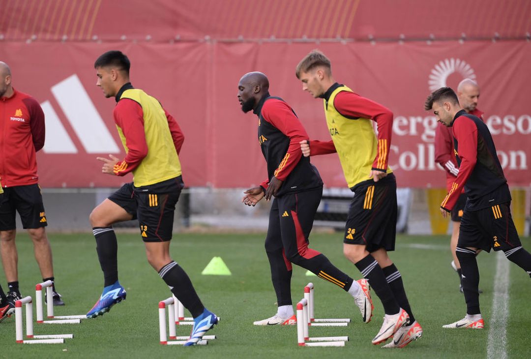 Roma, seduta con vista sul Lecce: in gruppo Dybala e Renato Sanches – FOTO GALLERY - immagine 15