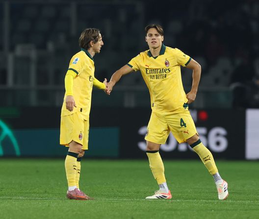 TURIN, ITALY - DECEMBER 08: Luka Modric of AC Milan reacts with Samuele Ricci during the Serie A match between Torino FC and AC Milan at Stadio Olimpico di Torino on December 08, 2025 in Turin, Italy. (Photo by Claudio Villa/AC Milan via Getty Images) Torino-Milan 2-3, Landucci: “Noi polli nel primo tempo. Ricci? Ecco cosa pensiamo”- immagine 2