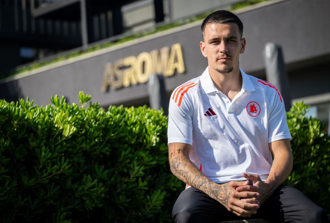 Trigoria, la firma e il primo allenamento di Enzo Le Fée con la Roma – FOTO GALLERY - immagine 3