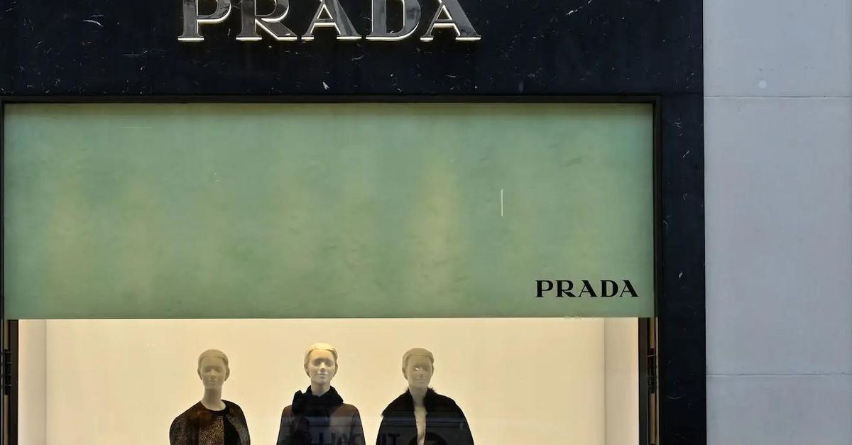 Prada compra Versace? Vicina la svolta nel mondo del lusso italiano