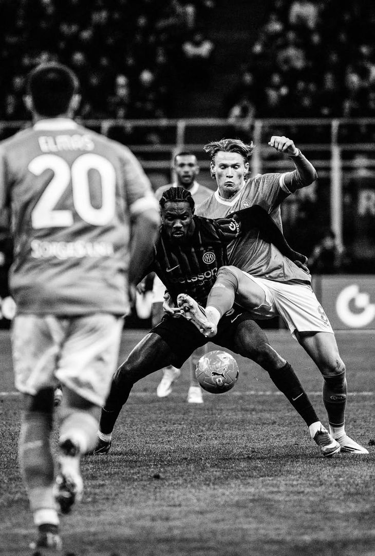 Il rammarico per i due gol subiti e la capacità di reagire mostrata soprattutto da Scott McTominay attraverso la doppietta personale: due facce della stessa medaglia che compongono il riassunto 'in bianco e nero' di Inter-Napoli realizzato dall'admin dell'account Instagram della compagine partenopea.