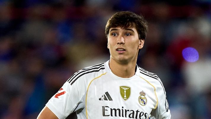GETAFE, SPAIN - OCTOBER 19: Gonzalo Garcia of Real Madrid looks on during the LaLiga EA Sports match between Getafe CF and Real Madrid CF at Coliseum Alfonso Perez on October 19, 2025 in Getafe, Spain. (Photo by Angel Martinez/Getty Images) Juve, accostati i nomi di Gonzalo Garcia e Guido Rodriguez: cosa risulta a Fabrizio Romano - immagine 1