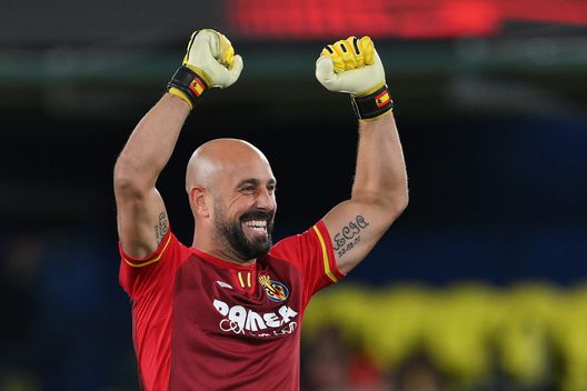 VILLARREAL, SPAGNA - 30 NOVEMBRE: Pepe Reina del Villarreal CF. (Photo by David Ramos/Getty Images) Como Reina