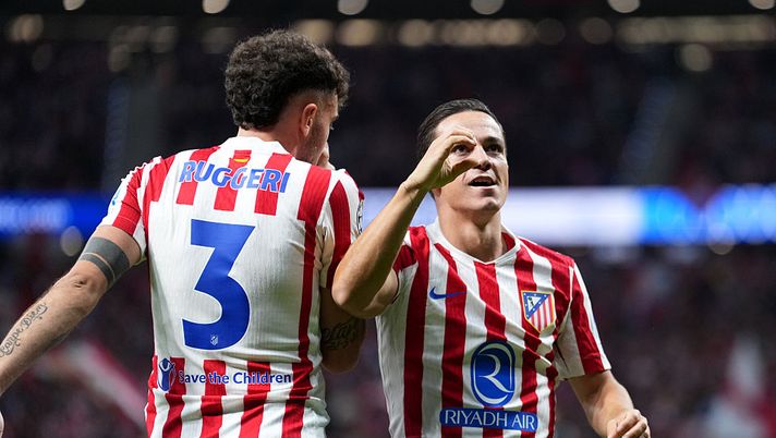 MADRID, SPAIN - SEPTEMBER 30: Giacomo Raspadori of Atletico de Madrid celebrates scoring his team's first goal with teammate Matteo Ruggeri during the UEFA Champions League 2025/26 League Phase MD2 match between Atletico de Madrid and Eintracht Frankfurt at Estadio Metropolitano on September 30, 2025 in Madrid, Spain. (Photo by Angel Martinez/Getty Images) Raspadori, dalla Spagna: ecco perché l’Atletico ha accettato il diritto di riscatto - immagine 1