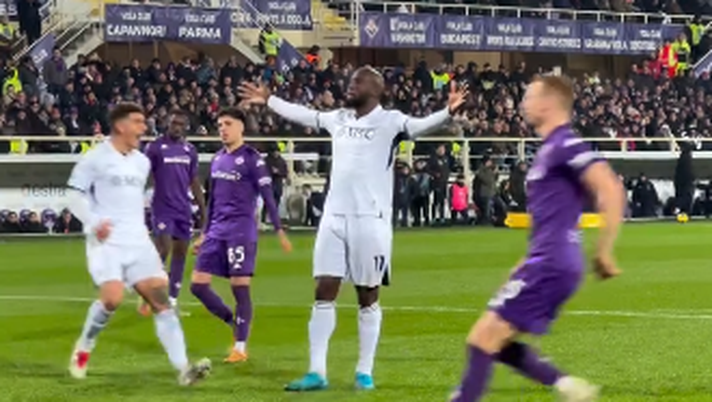 VIDEO Lukaku alza le braccia al cielo: l’esultanza di Big Rom dopo il rigore segnato VIDEO Lukaku alza le braccia al cielo: l’esultanza di Big Rom dopo il rigore segnato - immagine 1