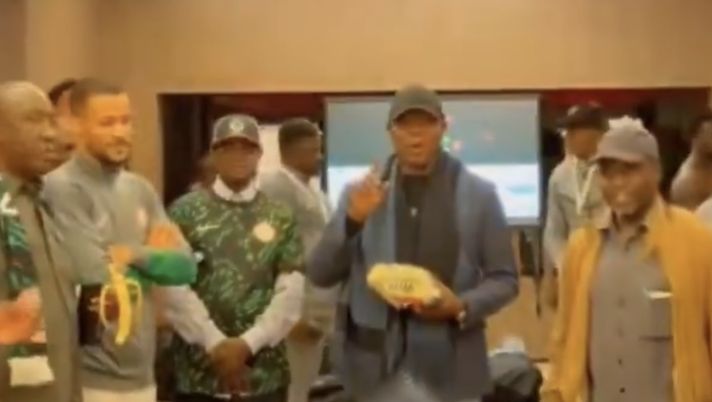 Clamoroso in Nigeria, premio in denaro negli spogliatoi per Osimhen &Co! IL VIDEO Clamoroso in Nigeria, premio in denaro negli spogliatoi per Osimhen &Co! IL VIDEO - immagine 1