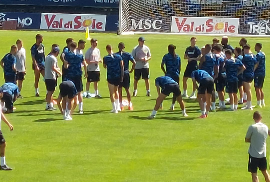 GALLERY Dimaro day 4, Conte cura la fase difensiva: fitto colloquio con due centrali - immagine 4