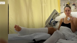 VIDEO / Matilde Gioli, all’ospedale con la gamba ingessata