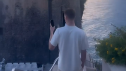 McTominay incantato dal panorama mozzafiato della Costiera Amalfitana