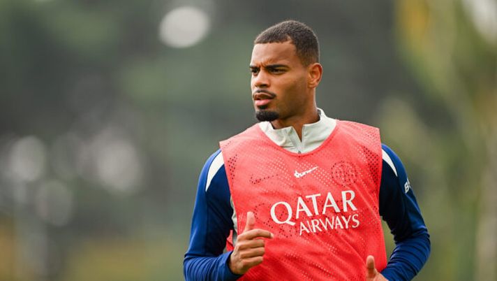 COMO, ITALY - AUGUST 29: Andy Diouf of FC Internazionale in action during the FC Internazionale training session at BPER Training Centre at Appiano Gentile on August 29, 2025 in Como, Italy. (Photo by Mattia Pistoia - Inter/Inter via Getty Images) Inter, Chivu testa il doppio trequartista. Diouf si mette in mostra per scalare le gerarchie - immagine 1