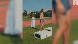 VIDEO / Chiara allena Gimbo Tamberi: l’esercizio è da ridere