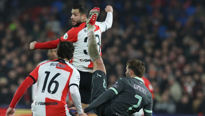 ROTTERDAM, NETHERLANDS - FEBRUARY 12: Santiago Gimenez of AC Milan in action during the UEFA Champions League 2024/25 League Knockout Play-off first leg match between Feyenoord and AC Milan at on February 12, 2025 in Rotterdam, Netherlands. (Photo by Claudio Villa/AC Milan via Getty Images) Feyenoord v AC Milan - UEFA Champions League 2024/25 League Knockout Play-off First Leg