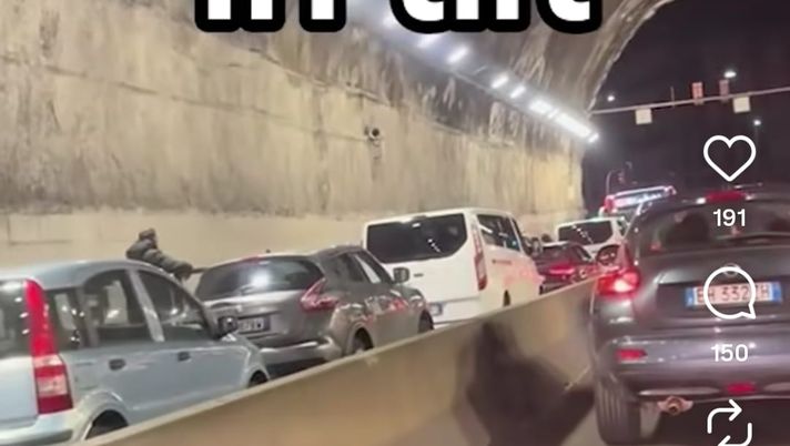 Galleria Laziale in tilt dopo Napoli-Atalanta: la vera causa del traffico – IL VIDEO Galleria Laziale in tilt dopo Napoli-Atalanta: la vera causa del traffico – IL VIDEO - immagine 1