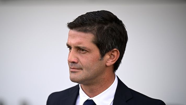 LISBON, PORTUGAL - NOVEMBER 29: Coach Cristian Chivu of FC Internazionale U19 during the UEFA Youth League 2023/24 match between SL Benfica and FC Internazionale U19 at Benfica Campus Seixal on November 29, 2023 in Lisbon, Portugal. (Photo by Mattia Ozbot - Inter/Inter via Getty Images) Parma, caccia al dopo Pecchia: da Tudor e Chivu a Pirlo, ecco chi c’è in pole ora - immagine 1