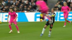 VIDEO / Jimenez, entrata killer in Newcastle-Fulham