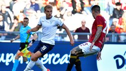 Lazio, gaffe di Isaksen con due tifosi: “Forza Roma… sempre” – VIDEO