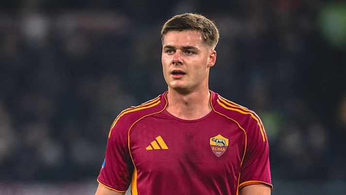 ROME, ITALY - NOVEMBER 30: Evan Ferguson of AS Roma during the Serie A match between AS Roma and SSC Napoli at Stadio Olimpico on November 30, 2025 in Rome, Italy. (Photo by Fabio Rossi/AS Roma via Getty Images) Le probabili formazioni di Roma e Genoa: cosa cambia senza Baldanzi, su Ekuban, Ferguson, Dovbyk… - immagine 1
