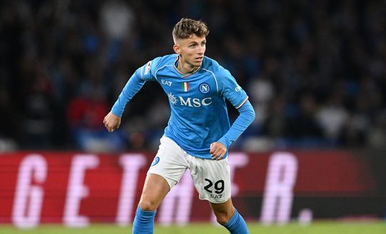 NAPLES, ITALY - NOVEMBER 08: Jesper Lindstrom of SSC Napoli during the UEFA Champions League match between SSC Napoli and 1. FC Union Berlin at Stadio Diego Armando Maradona on November 08, 2023 in Naples, Italy. (Photo by Francesco Pecoraro/Getty Images)