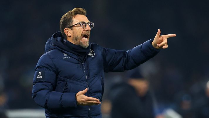 NAPLES, ITALY - DECEMBER 19: Eusebio Di Francesco, Head Coach of Frosinone Calcio, gives the team instructions during the Coppa Italia - Round of 16 match between SSC Napoli and Frosinone Calcio at Stadio Diego Armando Maradona on December 19, 2023 in Naples, Italy. (Photo by Francesco Pecoraro/Getty Images) Frosinone, Di Francesco: “Abbiamo smesso di giocare, sono anche i peccati di gioventù” - immagine 1