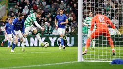 Old Firm: i Rangers vincono, ma Engels del Celtic viene colpito da una monetina