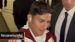 VIDEO – Fiumicino, i tifosi a Dybala: “Ti vorremo sempre bene”. La reazione di Paulo