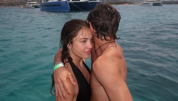 Antonelli non è più fidanzato. Eliska conferma: “Valori diversi, l’ho lasciato io” - immagine 1