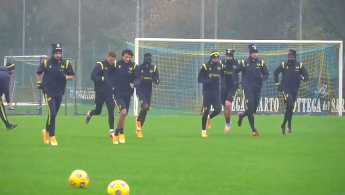 Il Verona corre sotto la pioggia: l’allenamento dei gialloblù Il Verona corre sotto la pioggia: l’allenamento dei gialloblù - immagine 1