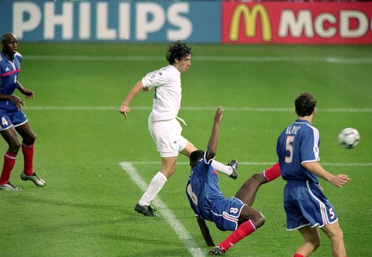 Oggi è il compleanno di Marco Delvecchio, “Uomo Derby” dei giallorossi- immagine 3