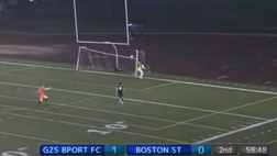 Calcio estero: la punizione spacca incredibilmente la porta | VIDEO