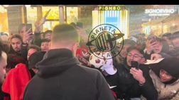 Milan, delirio allo Store di via Dante per Fullkrug: foto e autografi con il tedesco