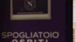 Fiorentina-Napoli, tutto pronto nello spogliatoio: la scelta sulla maglia – GALLERY