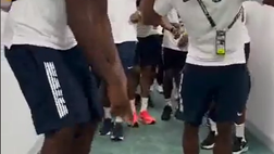 Osimhen scatenato con i suo compagni: il balletto della Nigeria prima del match