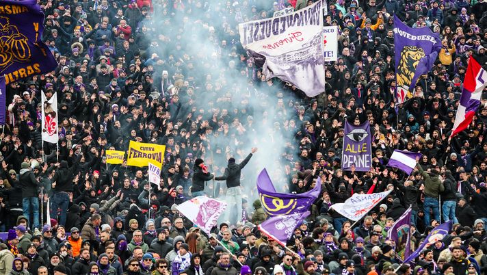 GERMOGLI PH: 4 GENNAIO 2026 FIRENZE STADIO ARTEMIO FRANCHI SERIE A FIORENTINA VS CREMONESE NELLA FOTO TIFOSI ULTRAS CURVA FERROVIA Abbonamenti Fiorentina, è febbre viola: superata quota 11.000 tessere - immagine 1