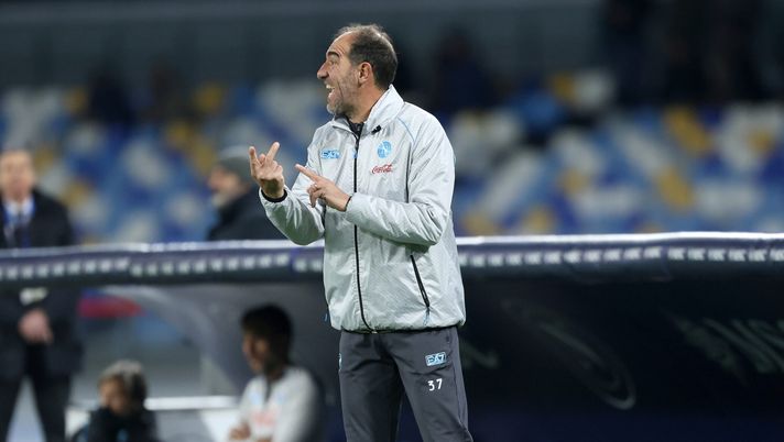 NAPLES, ITALY - JANUARY 14: Vice coach Cristian Stellini of SSC Napoli gestures during the Serie A match between SSC Napoli and Parma Calcio 1913 at Stadio Diego Armando Maradona on January 14, 2026 in Naples, Italy. (Photo by Francesco Pecoraro/Getty Images) stellini napoli