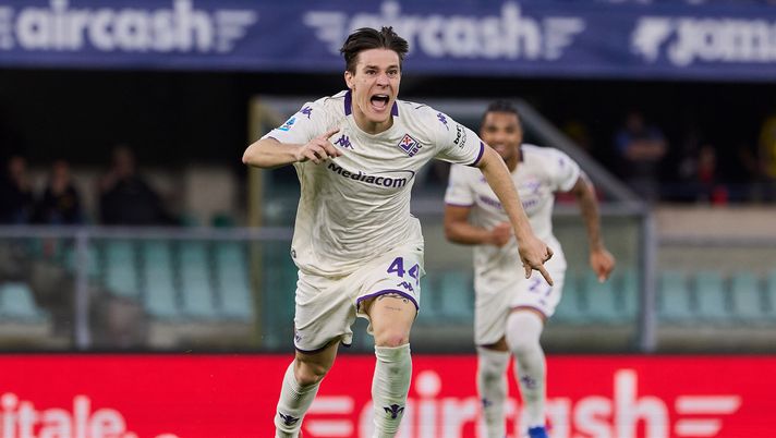 VERONA, ITALY - APRIL 04: Nicolò Fagioli of Fiorentina celebrates after scoring his team's first goal during the Serie A match between Hellas Verona FC and ACF Fiorentina at Stadio Marcantonio Bentegodi on April 04, 2026 in Verona, Italy. (Photo by Emmanuele Ciancaglini/Getty Images) Giaccherini: “Ora la salvezza è vicina. A Verona prestazione negativa” - immagine 1