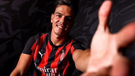 ardon-jashari-conferenza-stampa-presentazione-casa-milan-tv-news-dichiarazioni-foto-frasi-parole