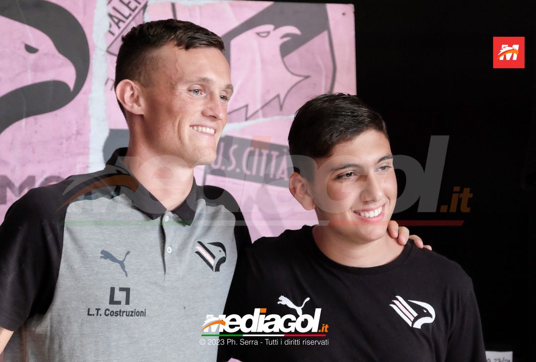 FOTO PALERMO: Liam Henderson incontra i tifosi allo Store Ufficiale (GALLERY) - immagine 48