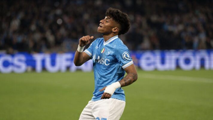 NAPLES, ITALY - MARCH 06: Alisson Santos of SSC Napoli celebrates after scoring the opening goal during the Serie A match between SSC Napoli and Torino FC at Stadio Diego Armando Maradona on March 06, 2026 in Naples, Italy. (Photo by SSC NAPOLI/SSC NAPOLI via Getty Images) FLASH – Napoli, riscattato formalmente Alisson Santos: l’annuncio di Fabrizio Romano e le cifre - immagine 1