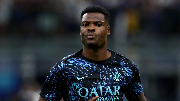 La dirigenza dell'Inter si fionda sul mercato per tesserare il rimpiazzo di Denzel Dumfries, out causa infortunio per i prossimi 3 mesi. dumfries infortunio