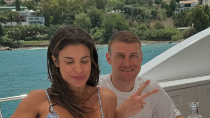 Elisabetta Canalis, fisico stupendo in costume. Vacanza in barca assieme al suo Georgian Elisabetta Canalis, fisico stupendo in costume. Vacanza in barca assieme al suo Georgian - immagine 1