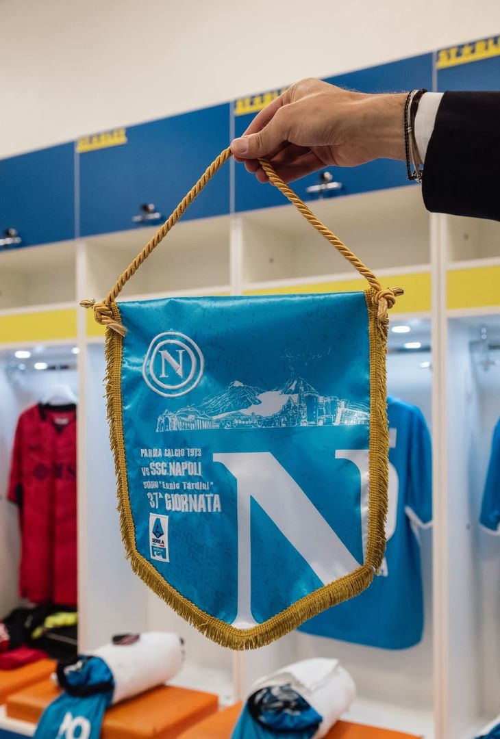 GALLERY Parma-Napoli, tutto pronto nello spogliatoio azzurro: la scelta della maglia - immagine 2